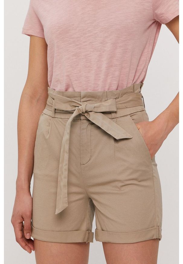 Vero Moda - Szorty. Okazja: na co dzień. Stan: podwyższony. Kolor: beżowy. Materiał: bawełna. Styl: casual