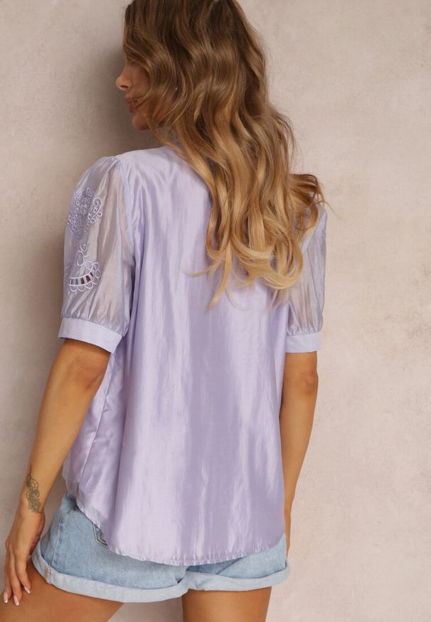 Renee - Fioletowa Koszula z Haftowanymi Rękawami Blam. Okazja: na co dzień. Typ kołnierza: bez kołnierzyka. Kolor: fioletowy. Materiał: tkanina, jedwab. Długość: krótkie. Wzór: haft. Styl: casual, elegancki