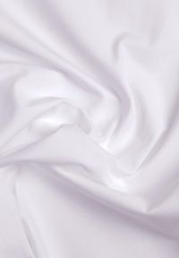 Renee - Biały Bawełniany T-shirt Ozdobiony po Bokach Rozcięciami Brinelle. Kolor: biały. Materiał: bawełna. Wzór: aplikacja. Sezon: lato. Styl: sportowy, elegancki #4