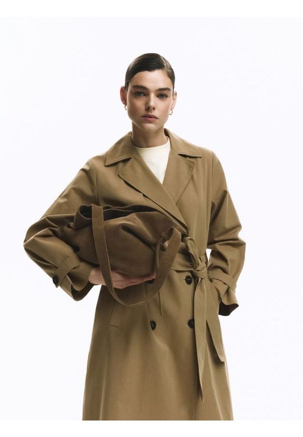 Reserved - Zamszowa torebka hobo - beżowy. Kolor: beżowy. Materiał: zamszowe