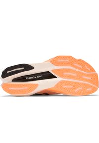 Buty damskie New Balance FuelCell SC Elite V4 WRCELCW4 – beżowe. Kolor: beżowy. Materiał: włókno, guma, materiał, syntetyk. Szerokość cholewki: normalna. Sport: bieganie, fitness #5