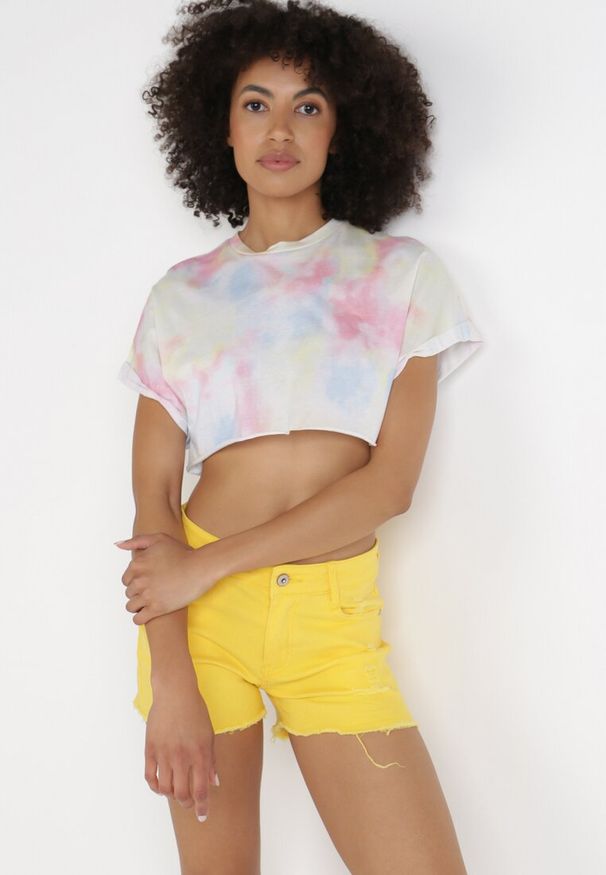 Born2be - Żółte Szorty Kisyse. Kolor: żółty. Materiał: bawełna, jeans, materiał. Długość: krótkie. Wzór: aplikacja