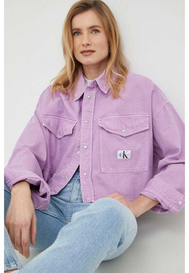 Calvin Klein Jeans kurtka jeansowa damska kolor różowy przejściowa oversize. Kolor: różowy. Materiał: denim
