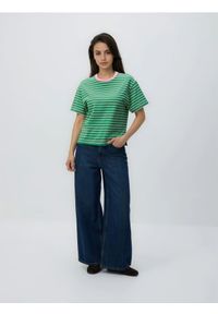Reserved - Bawełniany t-shirt w paski - zielony. Kolor: zielony. Materiał: bawełna. Wzór: paski
