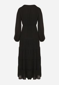 Born2be - Czarna Rozkloszowana Sukienka Vices z Kopertowym Dekoltem Reslosa. Okazja: na co dzień. Typ kołnierza: dekolt w serek. Kolor: czarny. Materiał: jeans. Typ sukienki: kopertowe. Styl: casual #6