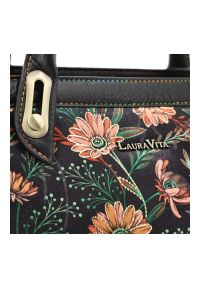 Czarny Kuferek Laura Vita Elegancka Torebka Damska. Kolor: czarny. Wzór: kwiaty. Styl: elegancki. Rodzaj torebki: na ramię #5