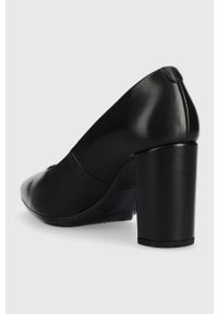 Wojas czółenka skórzane kolor czarny na słupku. Kolor: czarny. Materiał: skóra. Obcas: na słupku. Wysokość obcasa: średni #3