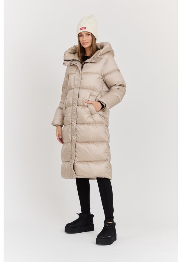 Hetrego - HETREGO Beżowy damski puchowy płaszcz Karen Woman Quilted Coat, Rozmiar 42 EU - 46 IT. Kolor: beżowy. Materiał: puch. Długość rękawa: długi rękaw. Długość: do kolan. Wzór: bez wzorów. Styl: elegancki