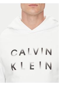 Calvin Klein Bluza Enlarged Logo K10K114261 Biały Regular Fit. Kolor: biały. Materiał: bawełna