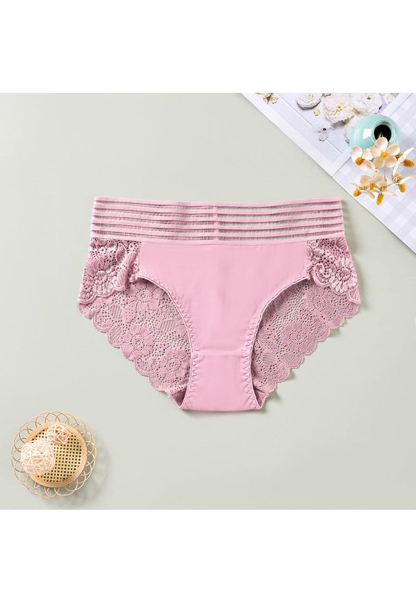 Intica - Koronkowe tangi z ozdobnym pasem na specjalne okazje Kasumi. Kolor: różowy. Materiał: koronka. Wzór: koronka