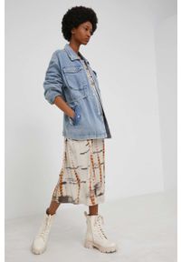 Answear Lab kurtka jeansowa damska przejściowa. Kolor: niebieski. Materiał: jeans. Styl: wakacyjny #2