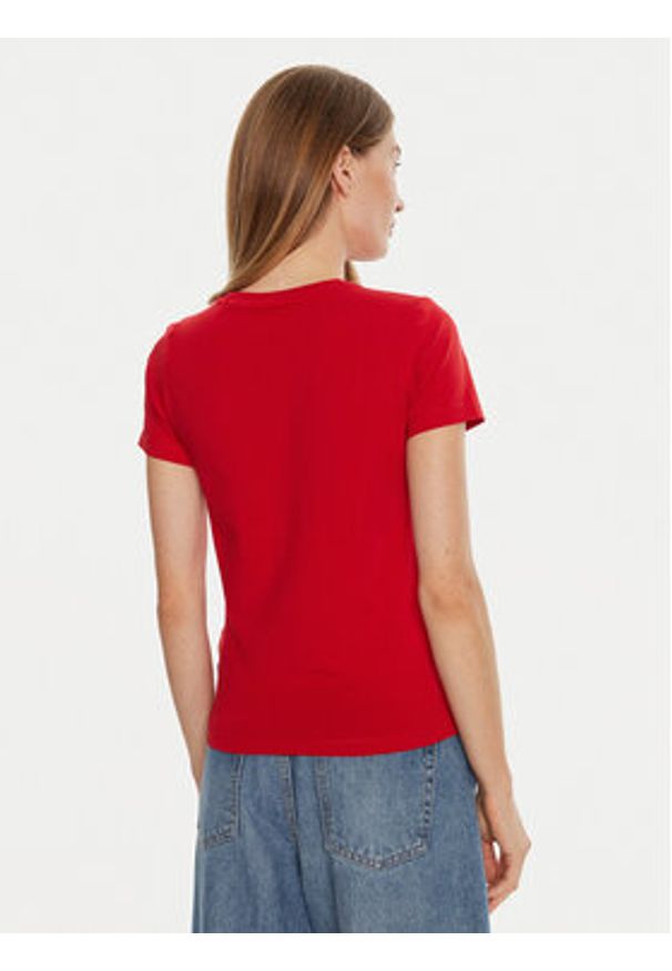 Guess T-Shirt W4BI57 J1314 Czerwony Slim Fit. Kolor: czerwony. Materiał: bawełna
