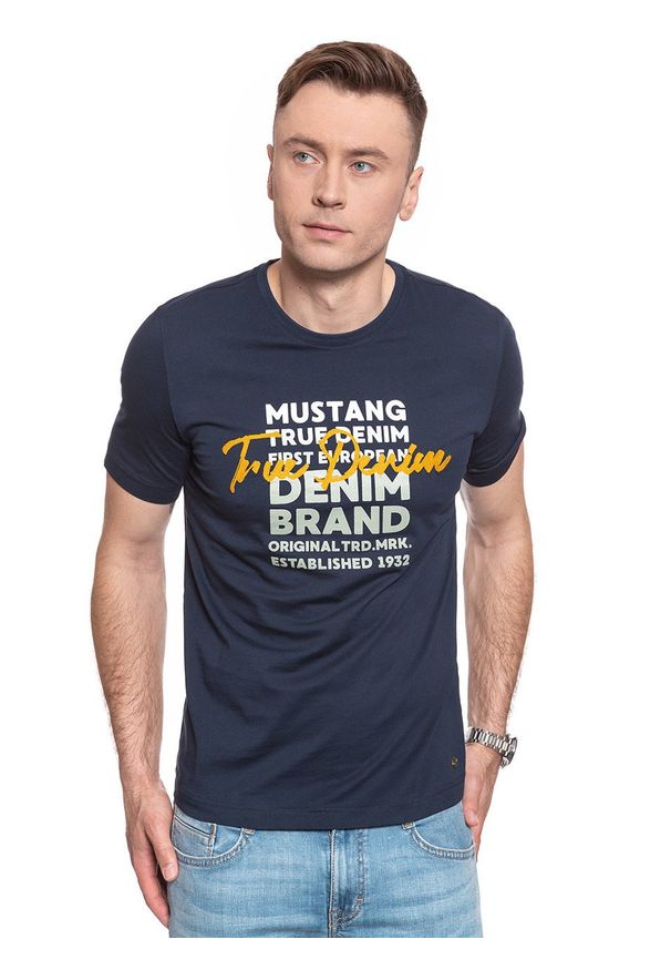 Mustang - MĘSKI T-SHIRT MUSTANG ALEX C PRINT 1009917 4136. Wzór: nadruk