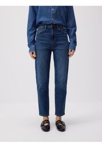 Reserved - Jeansy mom fit slim - granatowy. Stan: podwyższony. Kolor: niebieski #1