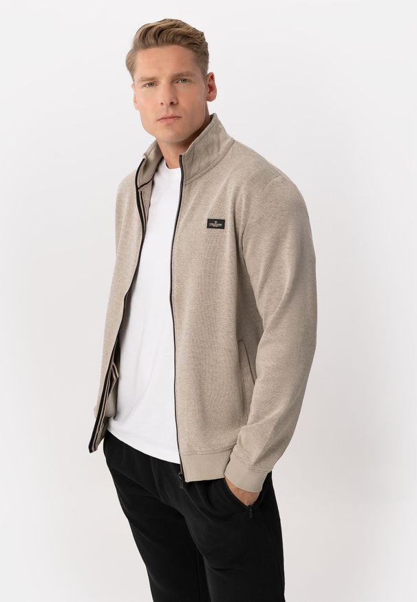 Volcano - Bluza ze stójką B-WILL. Okazja: na co dzień. Typ kołnierza: kołnierzyk stójkowy. Kolor: kremowy. Materiał: dzianina, prążkowany, jeans. Wzór: gładki. Styl: casual, sportowy, klasyczny