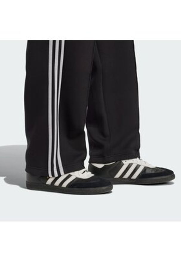 Adidas - adidas Spodnie dresowe adicolor Spacer Track JX1506 Czarny Baggy Fit. Kolor: czarny. Materiał: bawełna. Sport: turystyka piesza