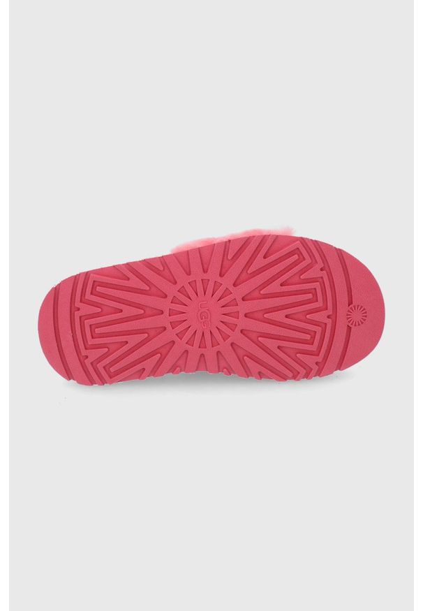 Ugg - UGG - Kapcie wełniane Disco Slide. Kolor: różowy. Materiał: wełna. Obcas: na platformie