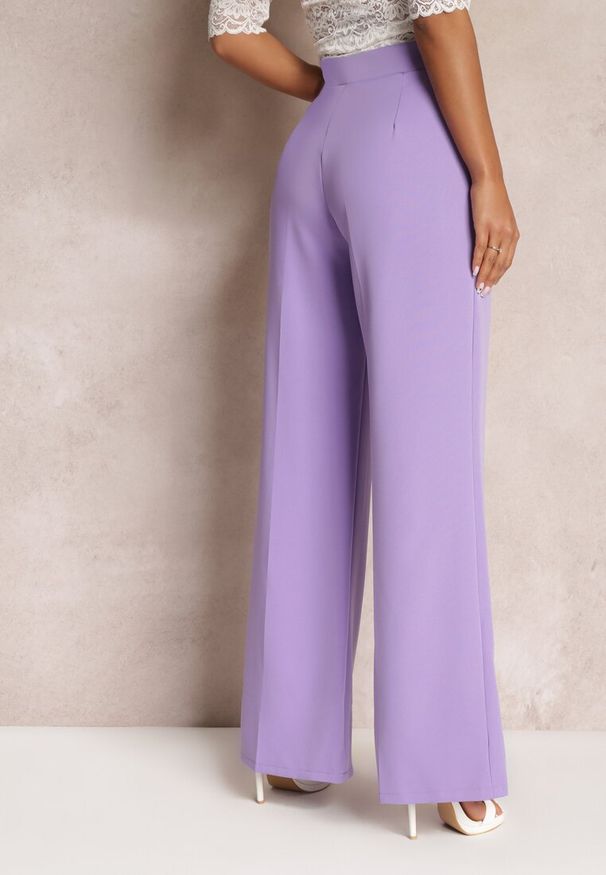 Renee - Jasnofioletowe Spodnie Szerokie High Waist Dule. Okazja: na co dzień, na spotkanie biznesowe. Stan: podwyższony. Kolor: fioletowy. Styl: casual, elegancki, biznesowy