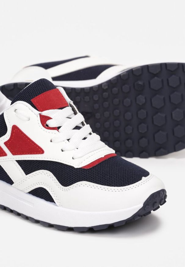 Born2be - Biało-Granatowe Sneakersy Zdobione Wstawkami Garcia. Okazja: na co dzień. Nosek buta: okrągły. Zapięcie: sznurówki. Kolor: biały. Materiał: jeans, materiał. Wzór: aplikacja. Obcas: na obcasie, na płaskiej podeszwie. Wysokość obcasa: niski