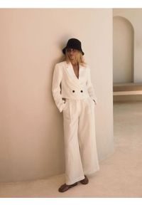 Reserved - Marynarka z lnem - biały. Kolor: biały. Materiał: len. Długość: krótkie #1