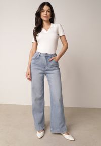 Born2be - Niebieskie Szerokie Jeansy Bawełniane z Wysokim Stanem Helemenor. Okazja: do pracy, na co dzień. Stan: podwyższony. Kolor: niebieski. Długość: długie. Styl: elegancki, casual #1