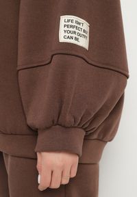 Born2be - Brązowy Komplet Dresowy Bluza i Joggery Podszyte Polarem Zibea. Kolor: brązowy. Materiał: polar, dresówka #6