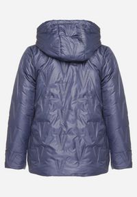 Born2be - Niebieska Pikowana Kurtka o Prostym Kroju z Kapturem ze Ściągaczami Falesaa. Okazja: na co dzień. Typ kołnierza: kaptur. Kolekcja: plus size. Kolor: niebieski. Materiał: jeans. Styl: casual, elegancki #4