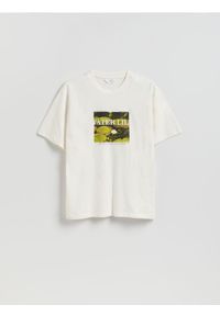 Reserved - T-shirt comfort z nadrukiem - złamana biel. Materiał: dzianina, bawełna. Wzór: nadruk #1