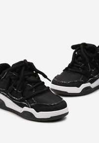 Born2be - Czarne Sneakersy z Szerokimi Sznurówkami Zdobione Materiałowymi Wstawkami i Perforacją Niriela. Kolor: czarny. Materiał: materiał. Wzór: aplikacja #5