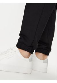 Guess Jeans Spodnie dresowe W5RB63 K68I4 Czarny Regular Fit. Kolor: czarny. Materiał: bawełna #4