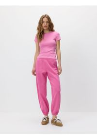 Reserved - T-shirt slim fit - różowy. Kolor: różowy. Materiał: dzianina, bawełna