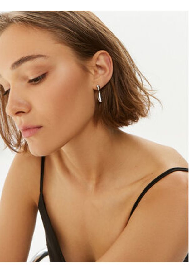 Calvin Klein Kolczyki 35000606 Srebrny. Materiał: metalowe. Kolor: srebrny