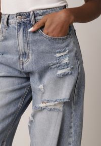 Born2be - Niebieskie Bawełniane Jeansy Balloon z Wysokim Stanem i z Prztarciami Dziurami Typhaea. Okazja: na co dzień. Stan: podwyższony. Kolor: niebieski. Styl: casual, elegancki #2