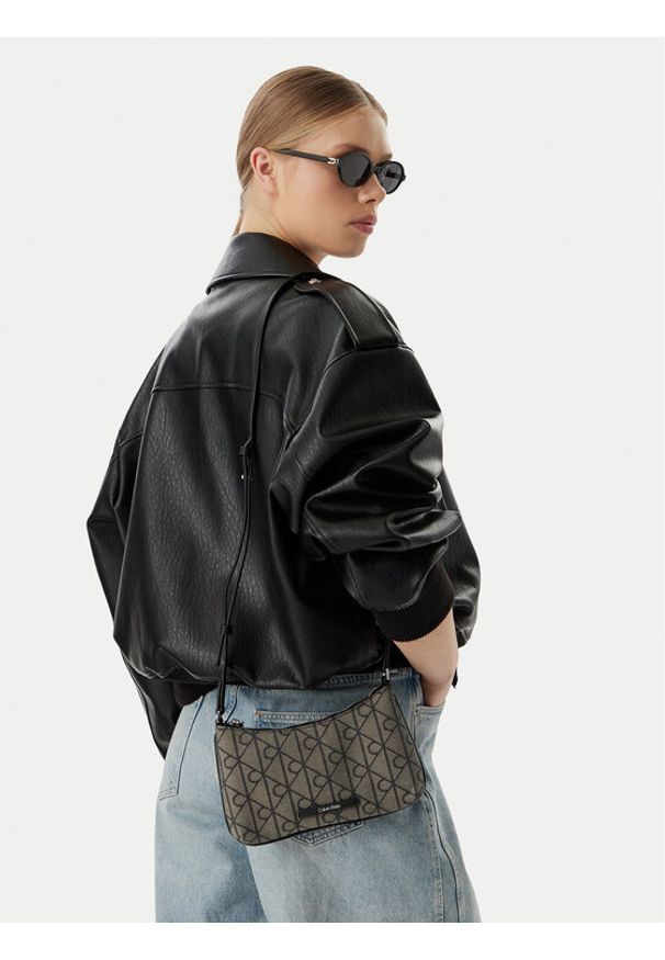 Calvin Klein Torebka Emblem Aop LV04F1164G Czarny. Kolor: czarny