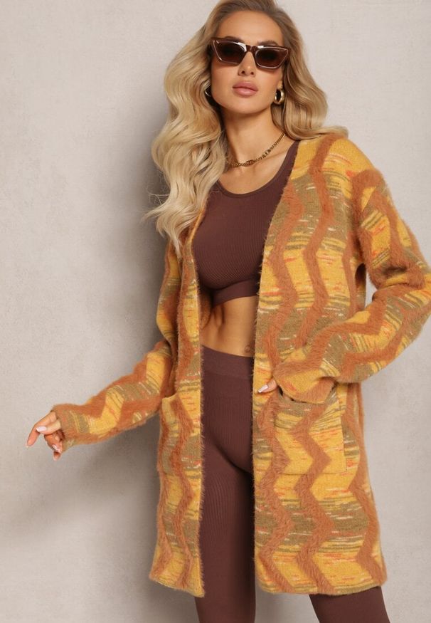 Renee - Brązowy Luźny Kardigan Niezapinany w Geometryczny Print Sheshy. Kolor: brązowy. Materiał: dzianina, tkanina. Wzór: geometria, nadruk. Styl: elegancki
