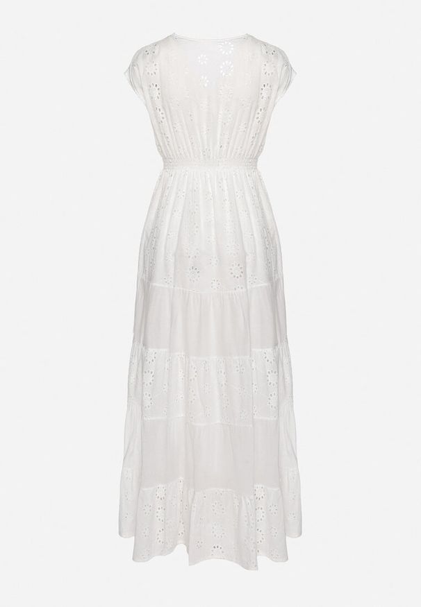 Born2be - Biała Bawełniana Rozkloszowana Sukienka z Ażurowym Wzorem i Gumką w Talii Ozdobiona Guzikami Venevia. Typ kołnierza: dekolt w kształcie V. Kolor: biały. Materiał: bawełna. Wzór: ażurowy, aplikacja. Styl: elegancki, klasyczny