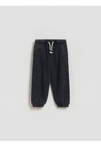 Reserved - Dresowe spodnie z efektem sprania - czarny. Kolor: czarny. Materiał: dresówka