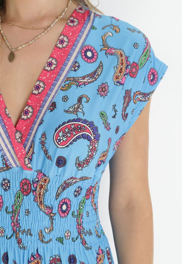 Born2be - Niebieska Kopertowa Sukienka Maxi z Gumką w Pasie we Wzór Paisley Anitte. Kolor: niebieski. Wzór: paisley. Sezon: wiosna, lato. Typ sukienki: kopertowe. Długość: maxi