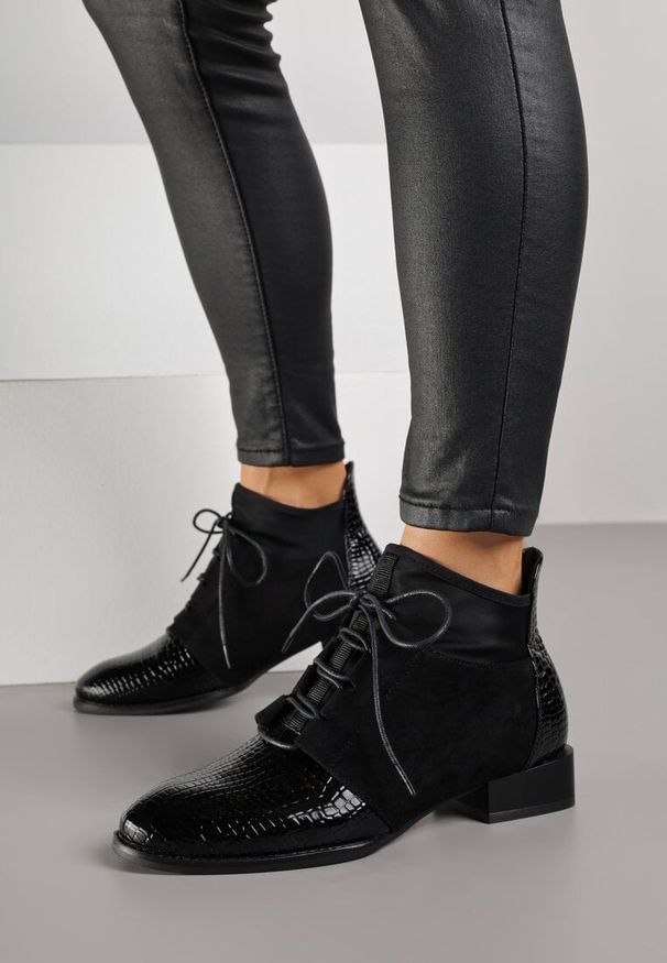 Born2be - Czarne Botki Typu Trzewiki z Lakierowanymi Wstawkami z Tłoczeniem Krokodyla Zetilla. Kolor: czarny. Materiał: lakier. Styl: elegancki