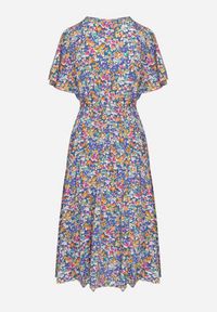 Born2be - Niebieska Rozkloszowana Sukienka w Kwiaty z Kopertowym Dekoltem Plisowana Lanasira. Kolor: niebieski. Wzór: kwiaty. Typ sukienki: kopertowe #3