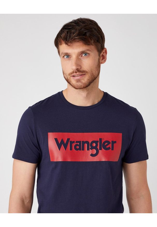 Wrangler - MĘSKI T-SHIRT WRANGLER SS LOGO TEE NAVY W742FK114 112131081