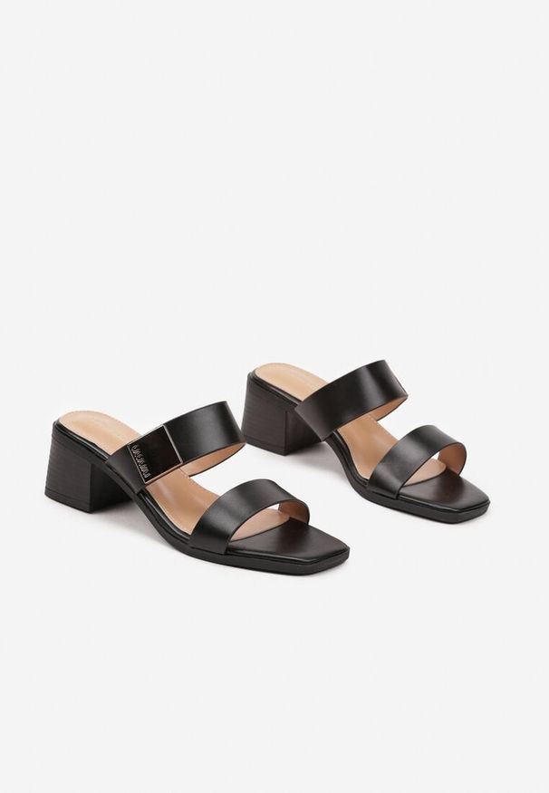 Renee - Czarne Klapki na Słupku Ozdobione Dwoma Paskami Halessa. Okazja: na imprezę. Kolor: czarny. Materiał: jeans. Wzór: aplikacja. Obcas: na słupku. Styl: elegancki. Wysokość obcasa: średni