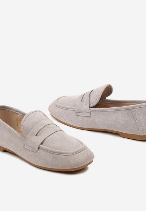 Born2be - Szare Klasyczne Płaskie Mokasyny Wsuwane z Ozdobnym Paskiem Ianestia. Okazja: na co dzień. Zapięcie: bez zapięcia. Kolor: szary. Materiał: jedwab, jeans. Styl: klasyczny