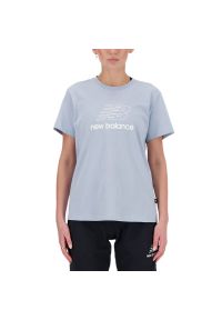 Koszulka New Balance WT41816LAY - niebieska. Kolor: niebieski. Materiał: bawełna. Długość rękawa: krótki rękaw. Długość: krótkie. Wzór: napisy #1