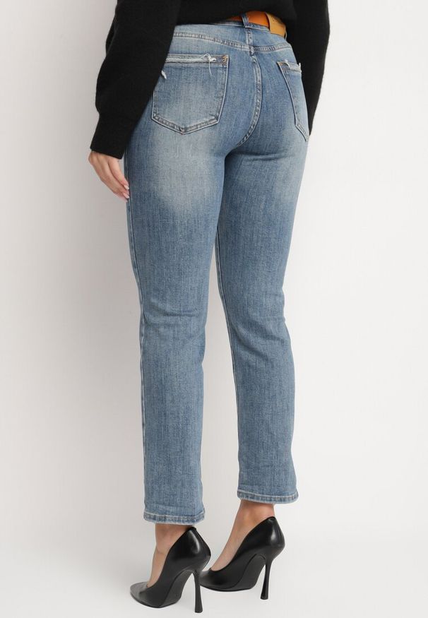 Born2be - Niebieskie Jeansy o Prostym Kroju z Ozdobnym Paskiem Delissea. Okazja: na co dzień. Kolor: niebieski. Styl: elegancki, casual
