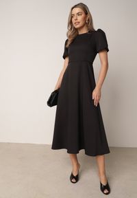 Born2be - Czarna Elegancka Sukienka VICES o Rozkloszowanym Kroju z Krótkim Rękawem Aezith. Okazja: na komunię, na wesele, na ślub cywilny. Kolor: czarny. Długość rękawa: krótki rękaw. Typ sukienki: proste, rozkloszowane. Styl: elegancki #1