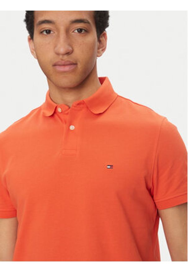 TOMMY HILFIGER - Tommy Hilfiger Polo 1985 MW0MW17770 Pomarańczowy Regular Fit. Typ kołnierza: polo. Kolor: pomarańczowy. Materiał: bawełna