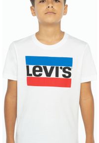 Levi's® - Levi's T-shirt dziecięcy kolor biały z nadrukiem. Okazja: na spotkanie biznesowe, na co dzień. Kolor: biały. Materiał: dzianina. Wzór: nadruk. Styl: biznesowy, casual #3