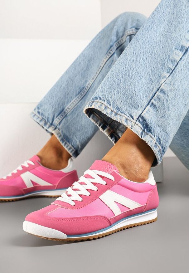 Born2be - Fuksjowe Sneakersy Ozdobione Geometrycznym Wzorem Teroti. Kolor: różowy. Materiał: jeans. Wzór: aplikacja, geometria