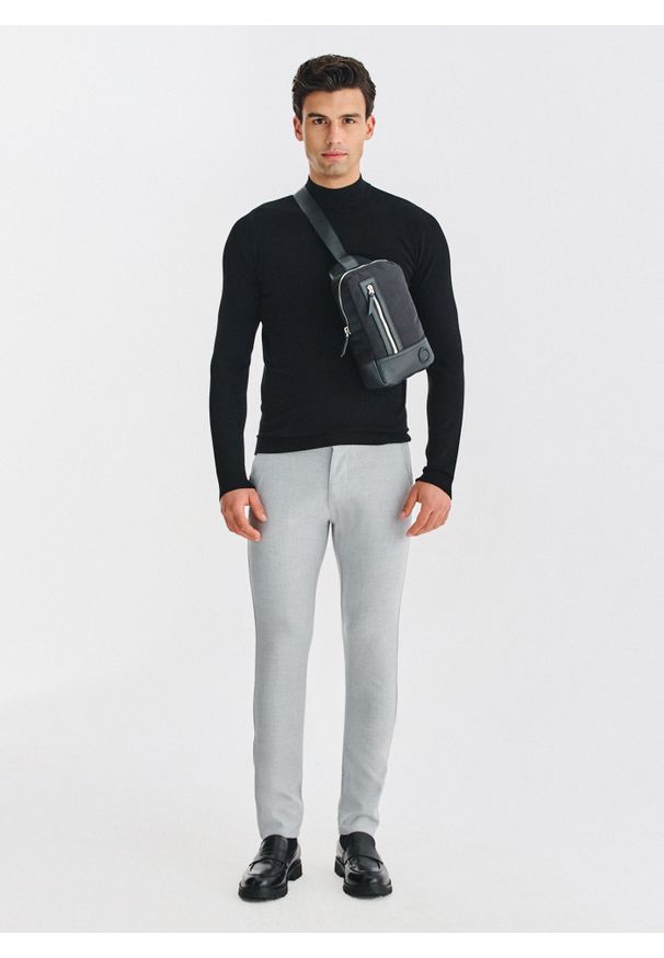 Pako Lorente - PAKO LORENTE – Czarna torba saszetka na ramię. Kolor: czarny. Materiał: nylon, skóra